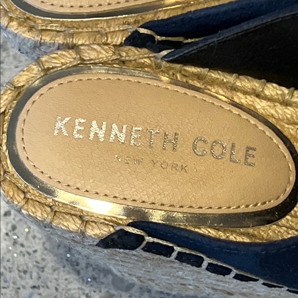 NWOB KENNETH COLE NEW YORK Women's Navy 1-1/2" Platform Olivia Swirl Mules 6 - Picture 2 of 7